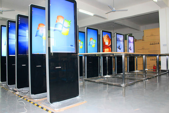 Cina 42 Inch 55 Inch LCD Layar Digital Signage Kustom Diterima Dengan Charging Station pemasok