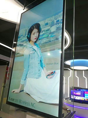 Cina LCD Digital Signage Multifungsi 500 nits Brightness Untuk Stadium / Museum pemasok
