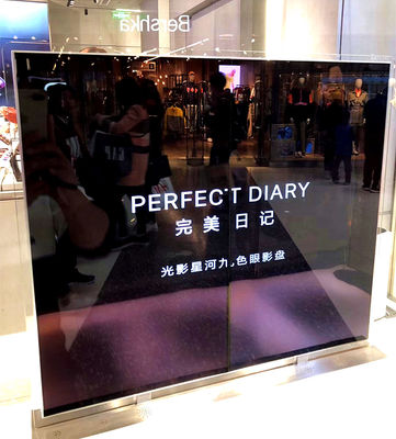 Cina Layar OLED Transparan Kecerahan Tinggi Untuk Pusat Perbelanjaan 500 Nits pemasok